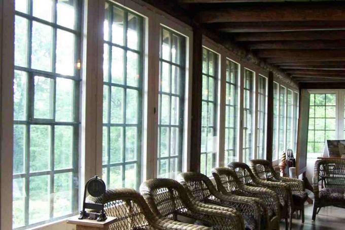 Craftsman Farms Log House Porch, casa de Gustav Stickley 1908-1917, em Morris Plains, Nova Jersey