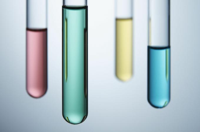 Os tubos de ensaio são um tipo comum de vidraria química.
