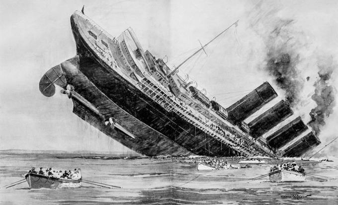 RMS Lusitania afundando, popa no ar.