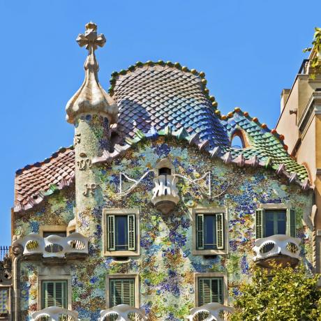 Casa colorida Batlló por Antoni Gaudí em Barcelona, ​​Espanha