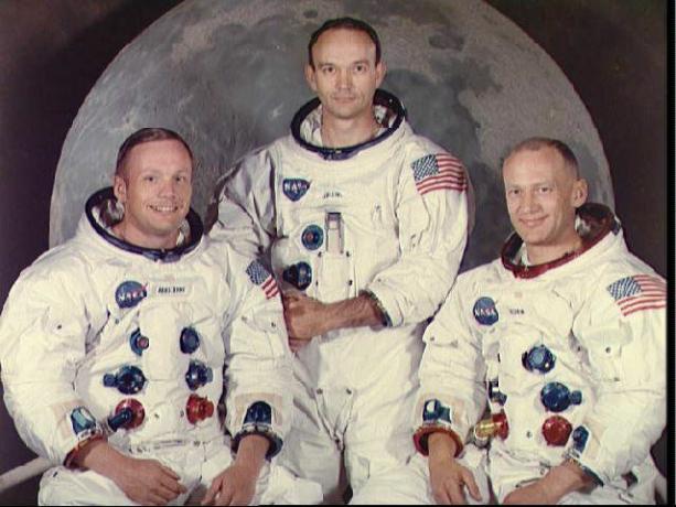 Um retrato da tripulação da Apollo 11, incluindo Neil Armstrong, Michael Collins e Buzz Aldrin.