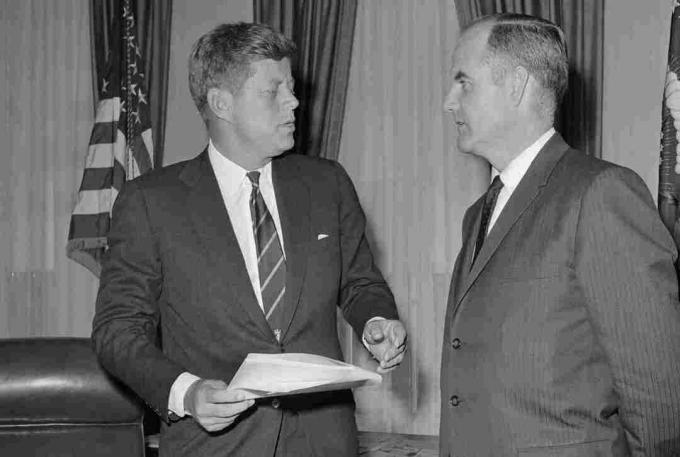 Fotografia do Presidente Kennedy e George McGovern
