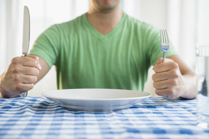 Você poderia viver três semanas sem comida, embora não fosse divertido.