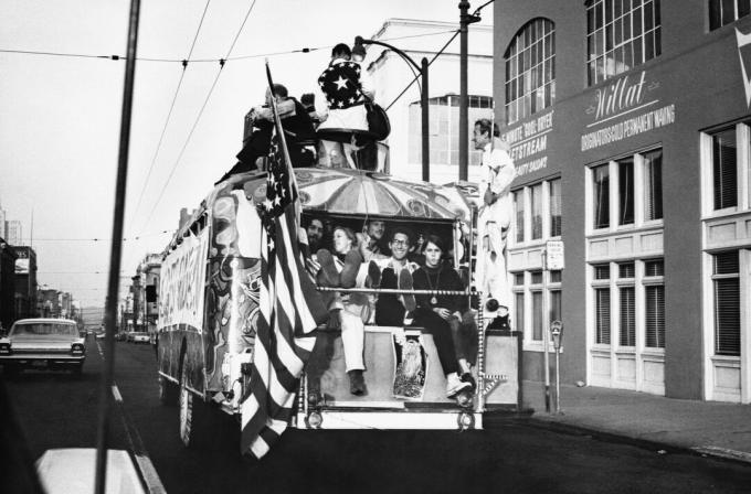 fotografia de Além disso, o Merry Pranksters Bus