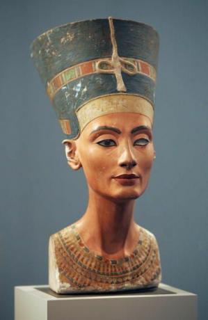 Busto de 3.400 anos da rainha egípcia Nefertiti.