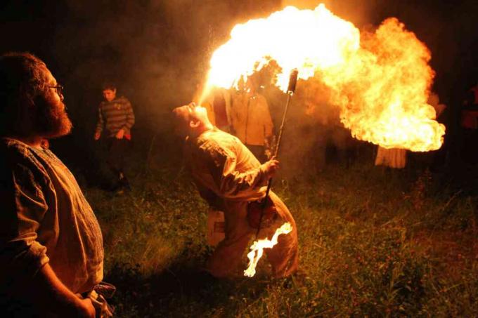 Neopagãos russos comemoram o solstício de verão