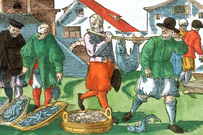 Homens de calça em um mercado de peixe medieval