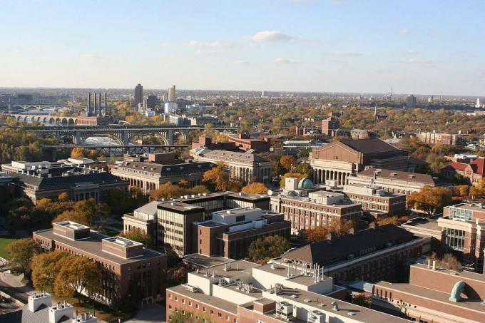 O campus da Universidade de Minnesota do East Bank.