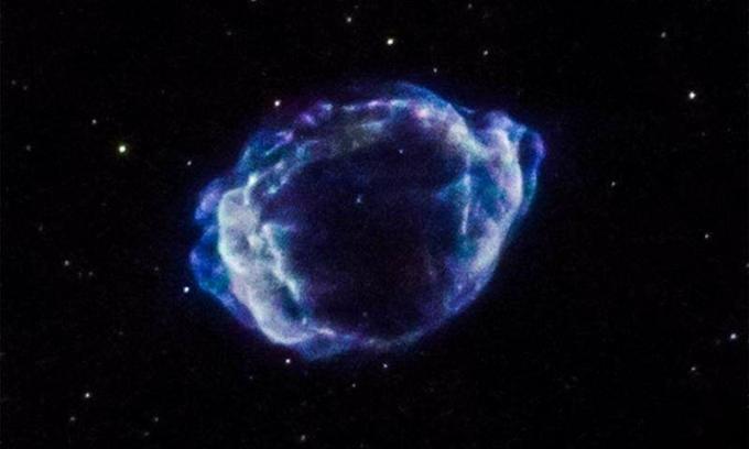 Uma bolha de supernova de detritos em expansão.