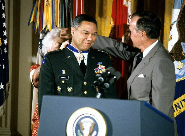 General Powell Apresentado Com Medalha Presidencial Da Liberdade