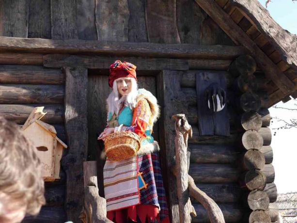 Baba Yaga em Sochi-Park. Adler, Krasnodarsky krai, Rússia