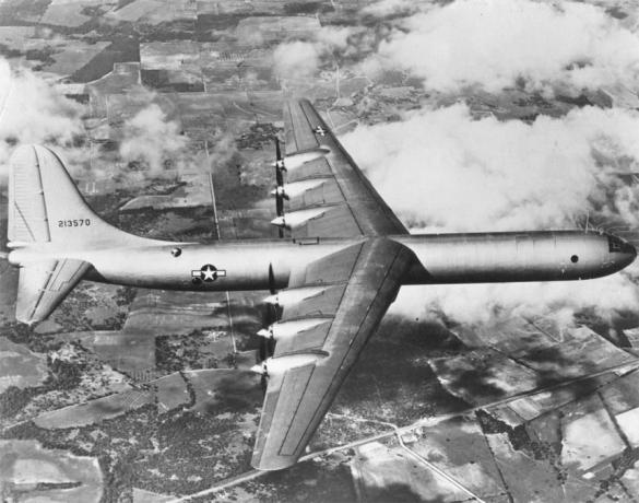 XB-36 Peacemaker, primeiro voo