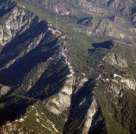 Foto aérea de Mount Wilson e Observatory.