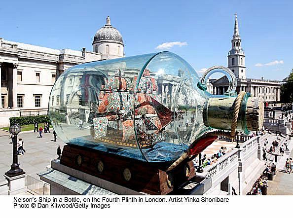 O navio de Nelson em uma garrafa no quarto pedestal em Trafalgar Square - Yinka Shonibar