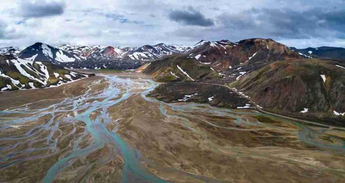 Landmannalaugar na Islândia mostra as muitas cores tiradas pelo riolito.