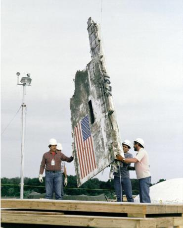 Fotos de desastres do ônibus espacial Challenger STS-51L - sepultamento dos destroços do desafiador