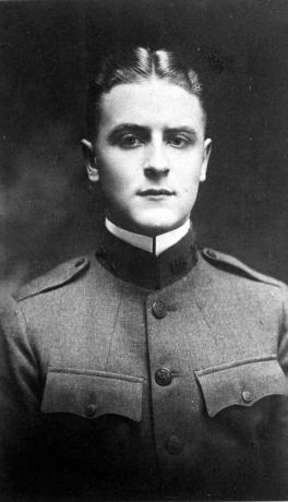 F. Scott Fitzgerald em uniforme militar