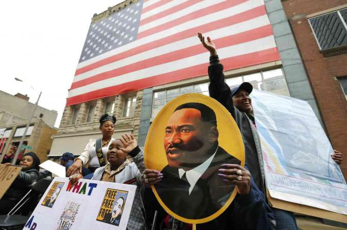 Memphis marca o dia de Martin Luther King com março para o Lorraine Motel