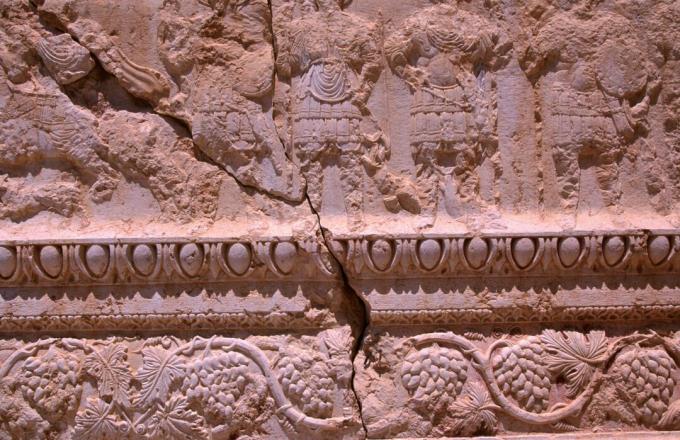 Detalhes esculpidos no Templo de Bel mostram design de ovo e dardo de inspiração grega