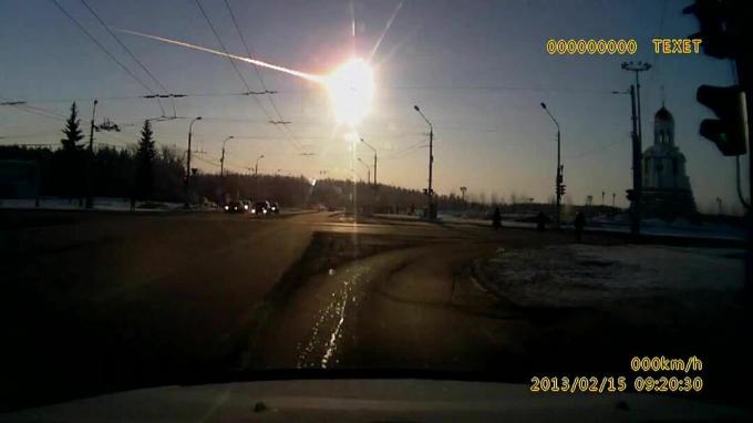 Meteoro de Chelyabinsk como visto de uma came do traço.