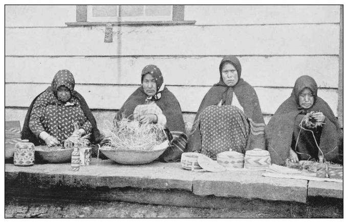 Tecelões de cestos indígenas, Sitka, Alasca