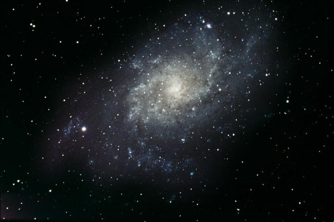 Galaxy M33 perto de Peixes