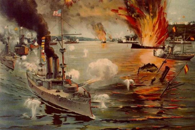 Navios de guerra americanos atirando contra os espanhóis durante a batalha da baía de Manila.