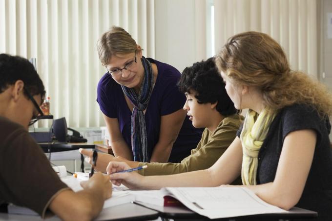 Pesquisadores incentivam a prática de fazer com que os alunos falem sobre erros e dificuldades.