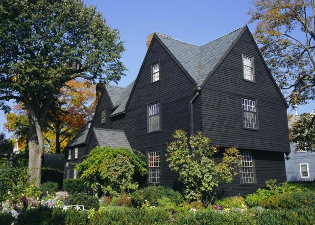 Casa dos Sete Frontões de cor escura, 1668, Salem, MA, famosa por Nathaniel Hawthorne