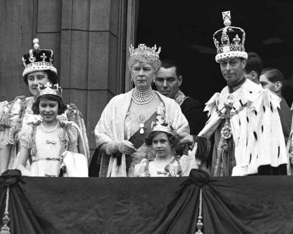 Queen Mary e família na coroação de George VI