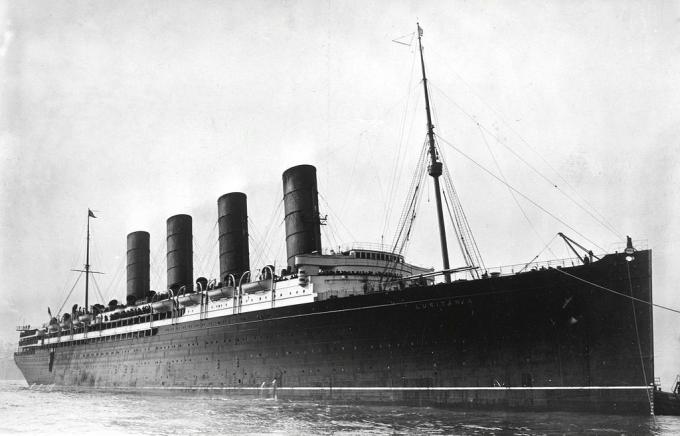 Vista lateral do forro RMS Lusitania.