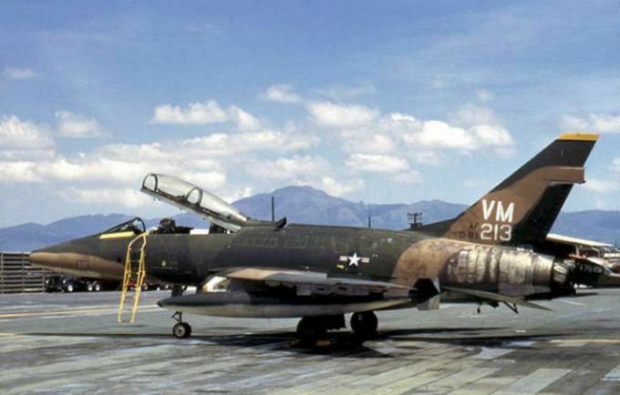 Super-sabre F-100