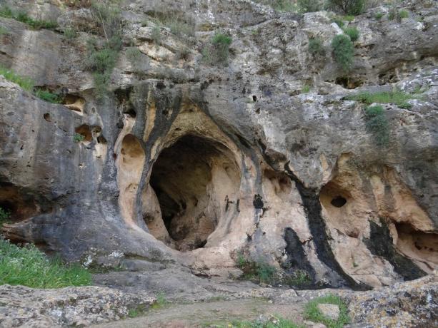 Entrada da caverna de Skhul, Israel