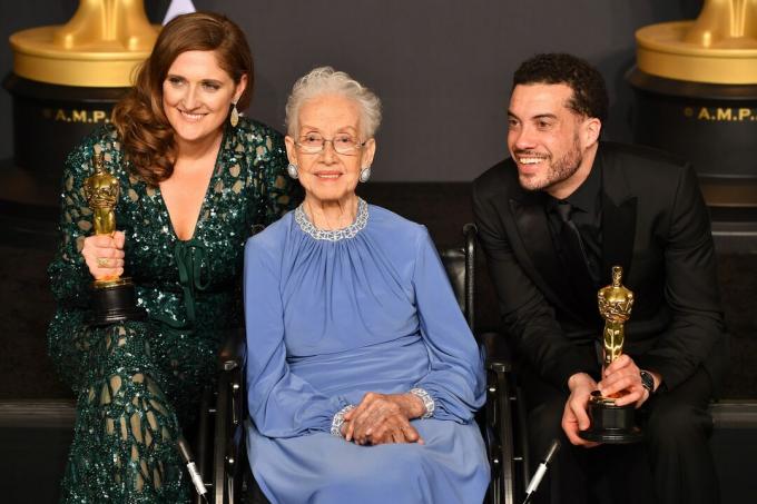 Katherine Johnson (meio) nos 89th Academy Awards anuais.