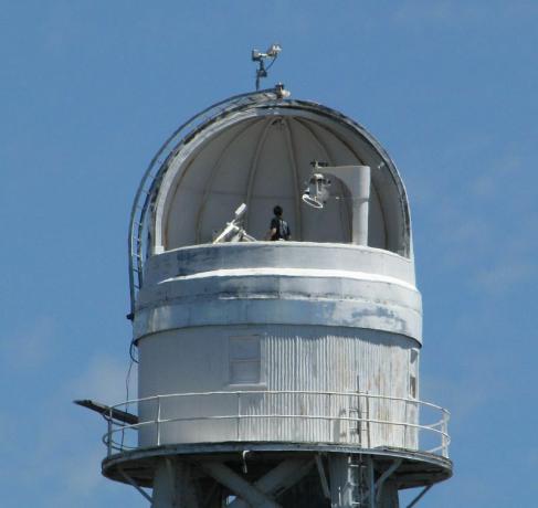 O topo da torre solar no Monte Wilson.